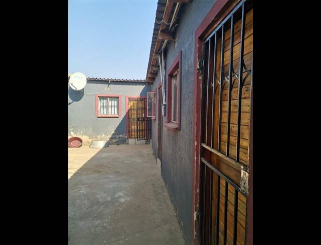 2 BEDROOM HOUSE FOR SALE IN THINASONKE